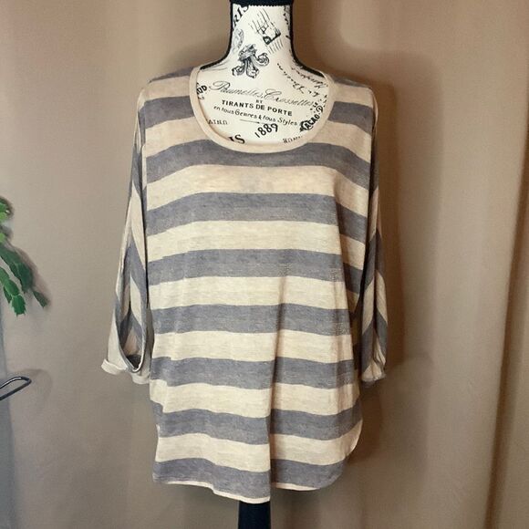 Enter pin is 24 1/2 length and the phone is 24 1/2 in the back it’s 28 1/2. 9/1 - Picture 1 of 8